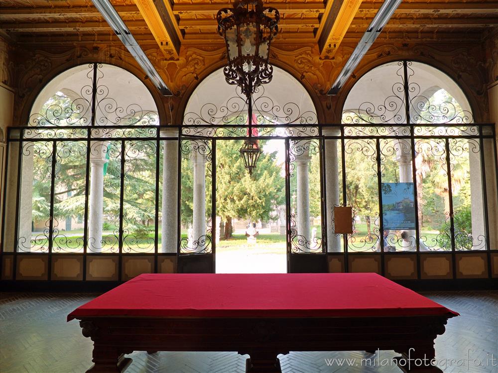 Merate (Lecco) - La grande vetrata del salone di ingresso di Villa Confalonieri